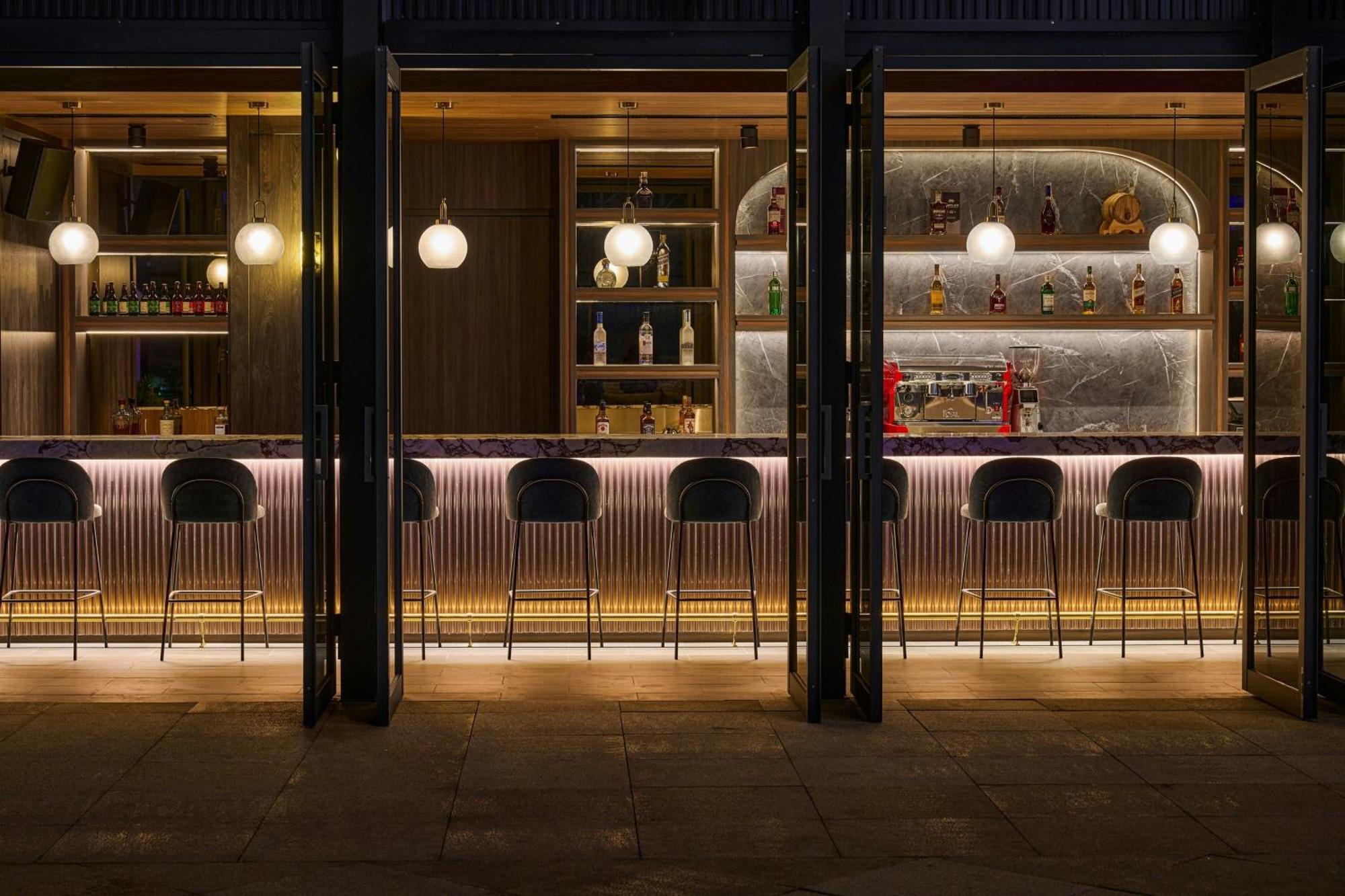 Le Meridien تايتشونغ المظهر الخارجي الصورة The bar at the top of the hotel