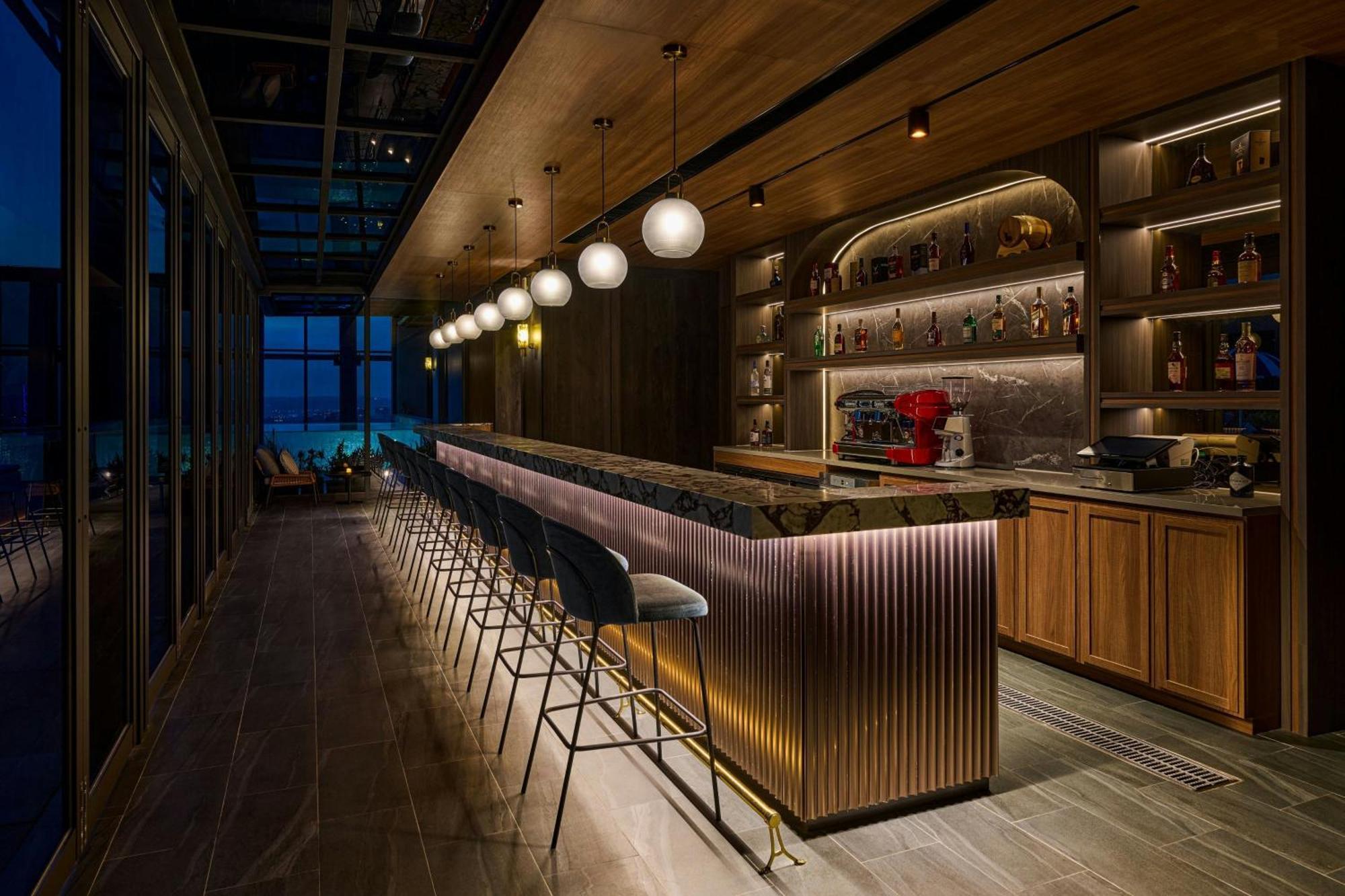 Le Meridien تايتشونغ المظهر الخارجي الصورة The bar at the 360° Sky Lounge