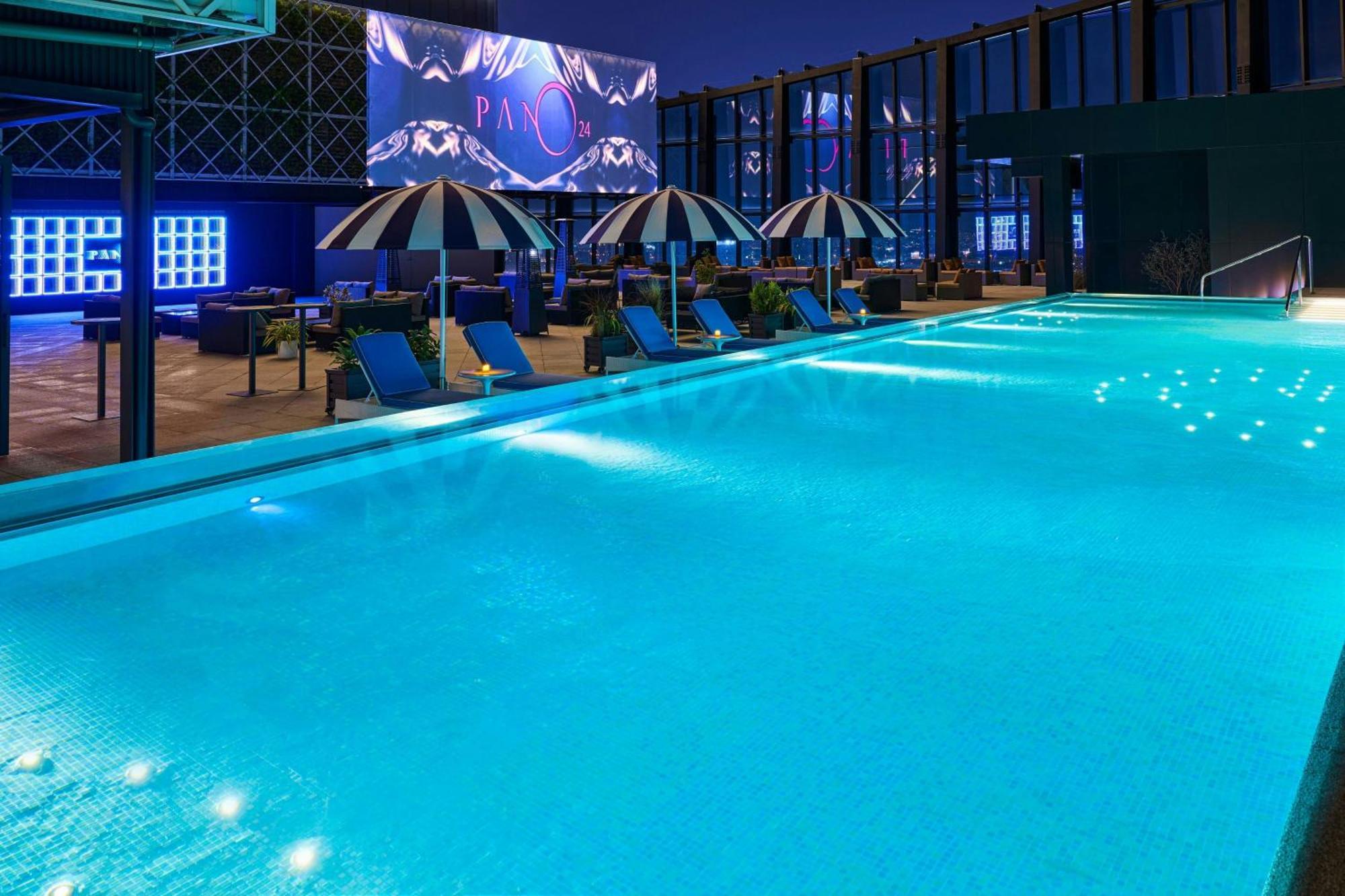 Le Meridien تايتشونغ المظهر الخارجي الصورة The rooftop pool at the hotel