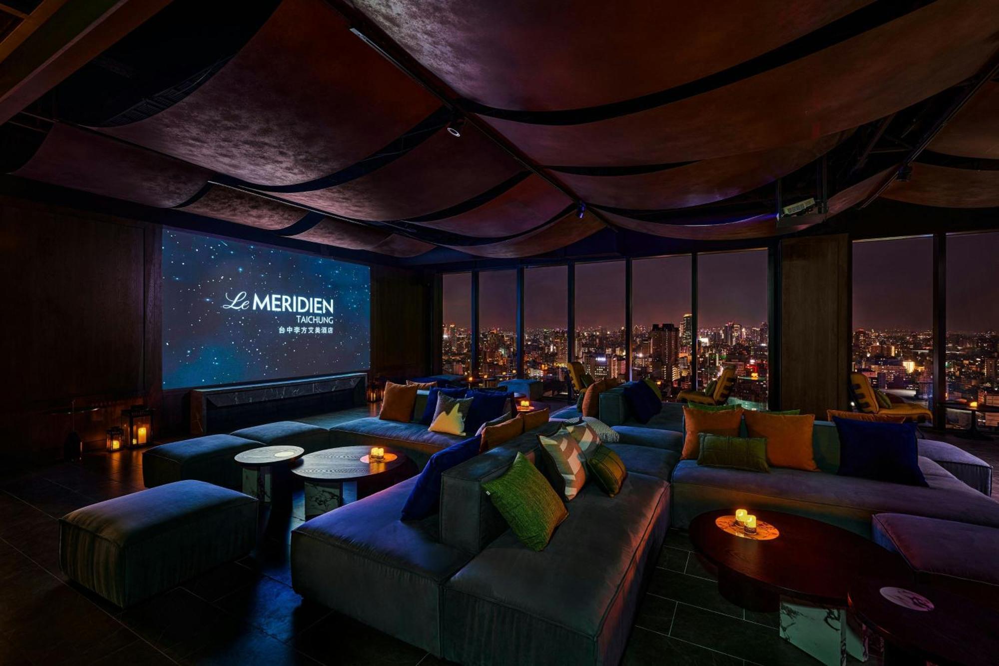 Le Meridien تايتشونغ المظهر الخارجي الصورة The 63rd floor lounge